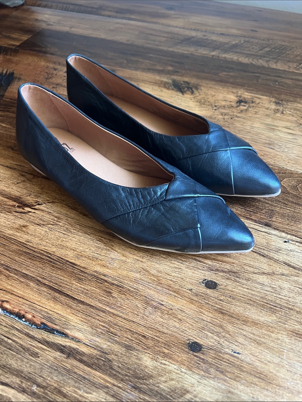 Miz Mooz 38 Black Leather Like New Josephine Pointed Flats